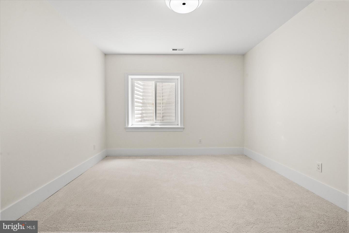 26 W Chapman St Property Photo 44