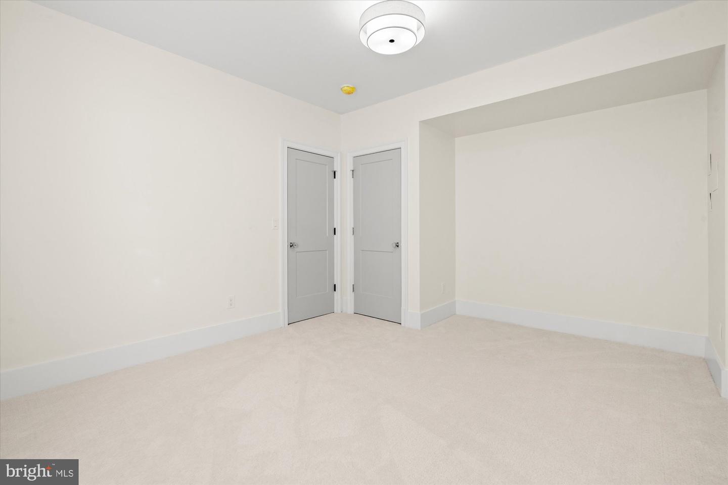 26 W Chapman St Property Photo 45