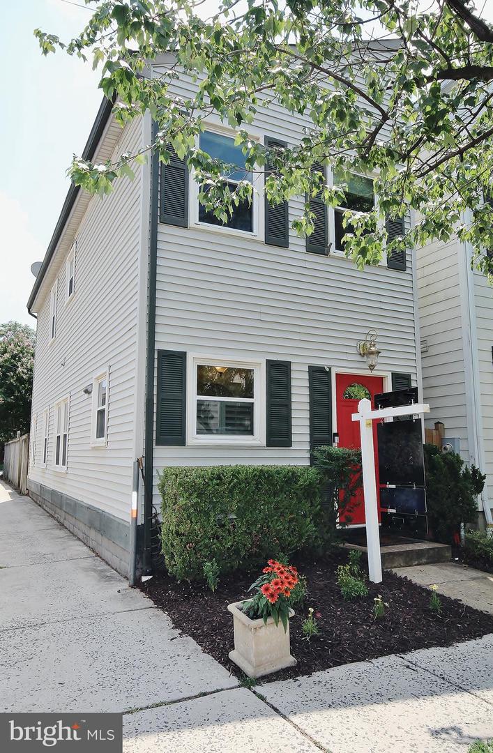 1006 WYTHE STREET Property Photo 1