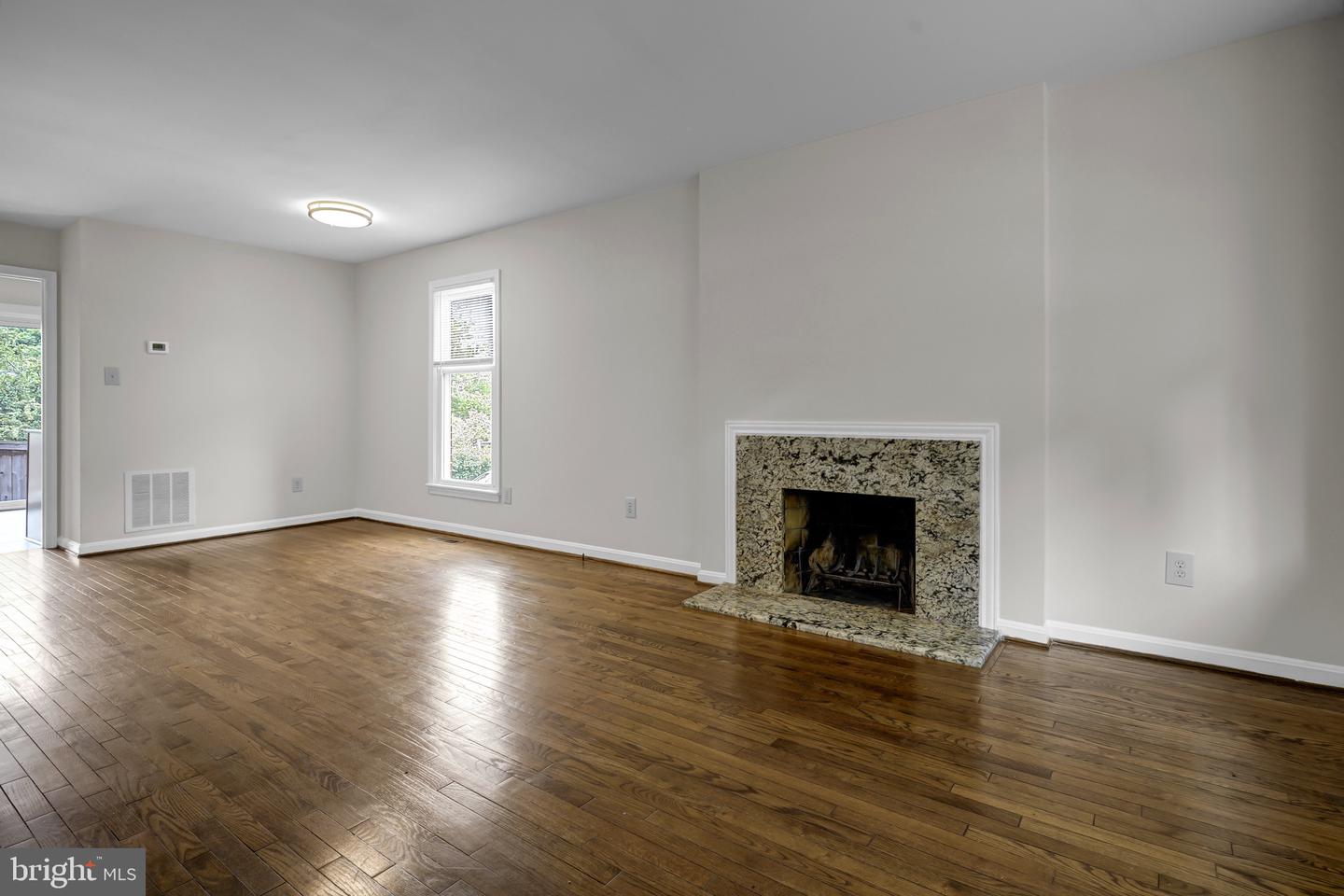 1533 Oronoco St Property Photo 9