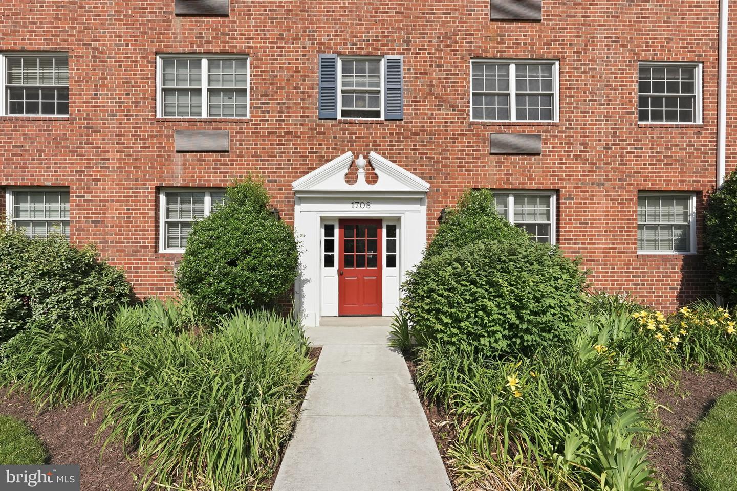 1708 W Abingdon Dr #202 Property Photo 3