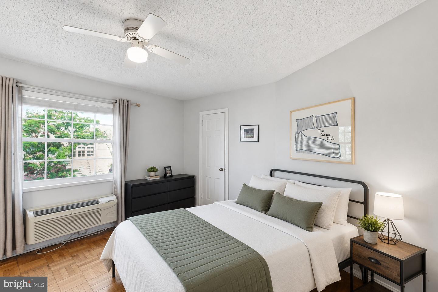 1708 W Abingdon Dr #202 Property Photo 7
