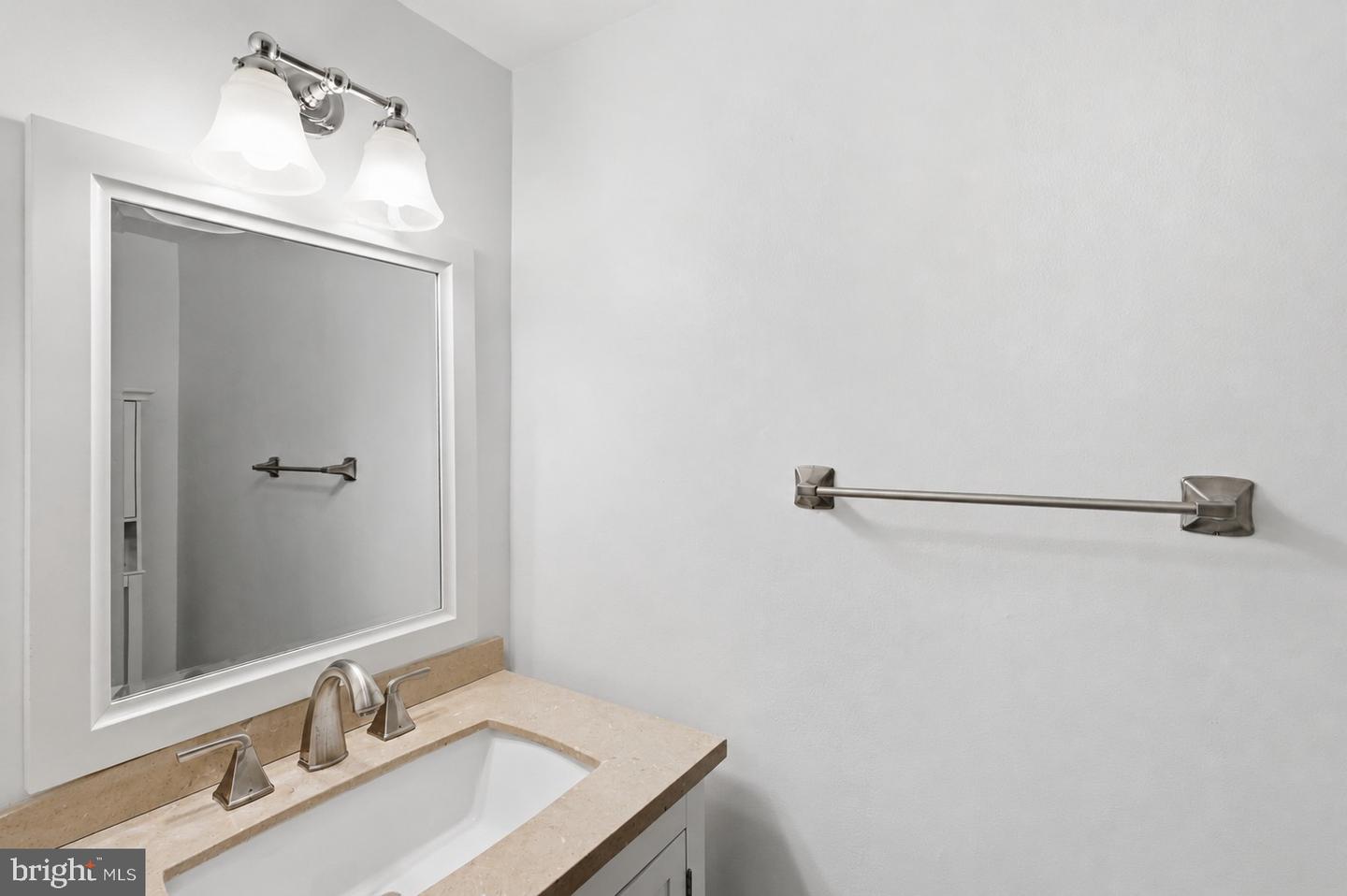 1708 W Abingdon Dr #202 Property Photo 8
