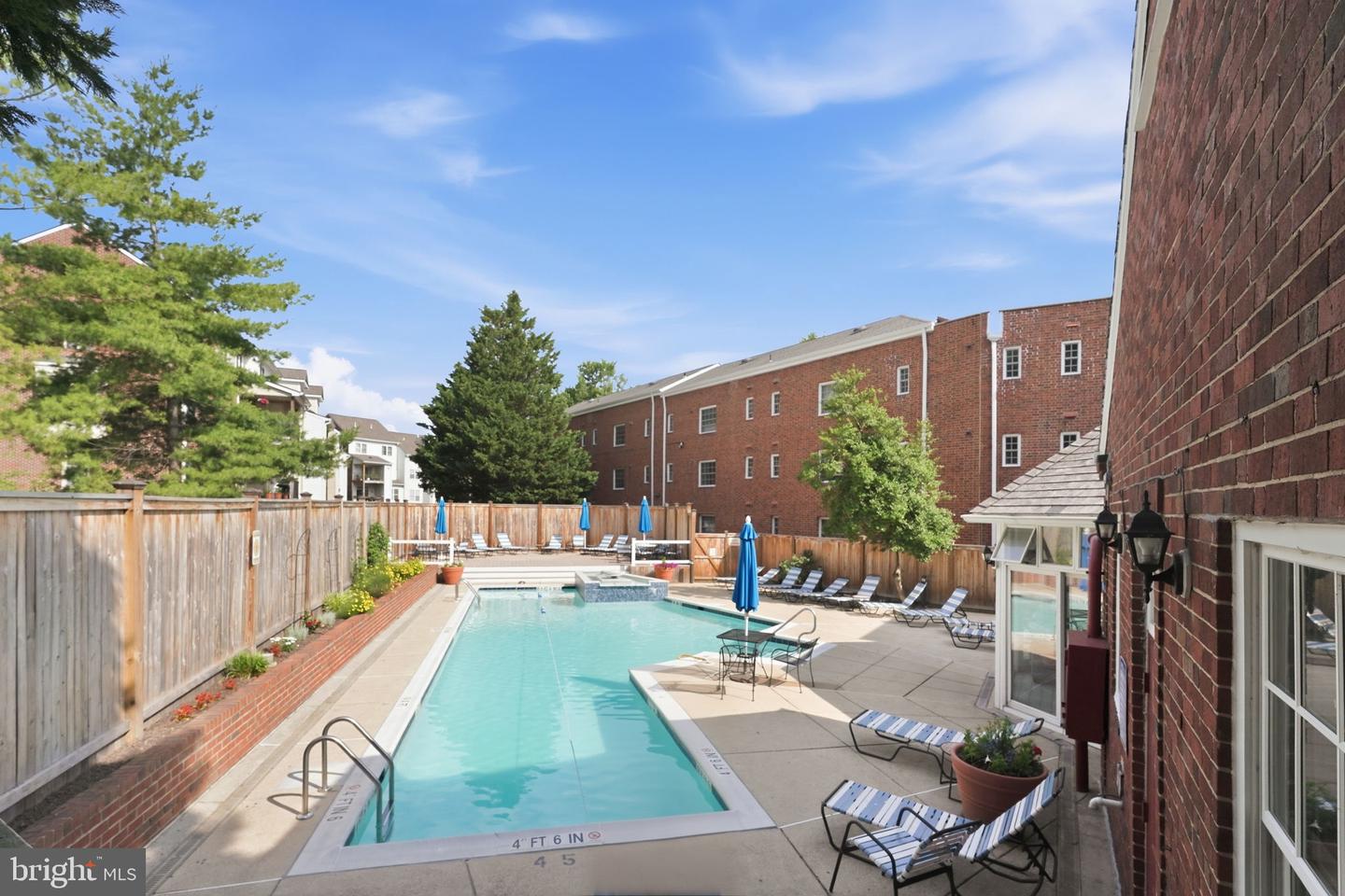 1708 W Abingdon Dr #202 Property Photo 14