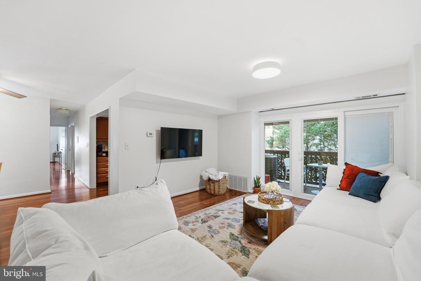 49 SKYHILL RD #204 Property Photo 1