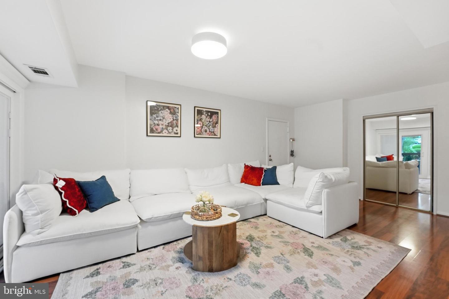 49 Skyhill Rd #204 Property Photo 3