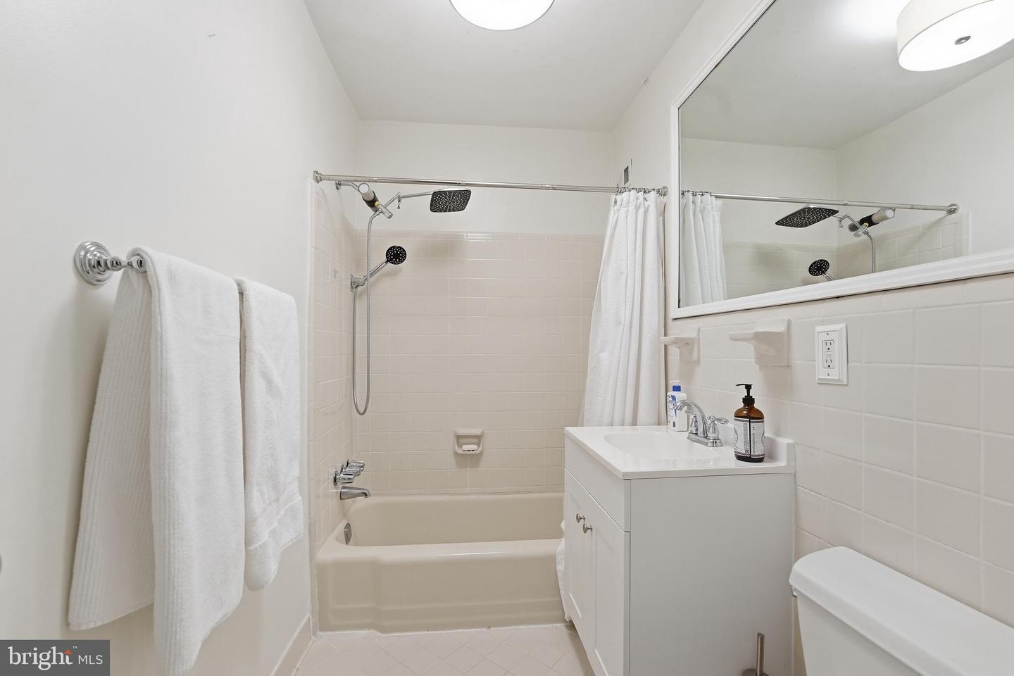 49 Skyhill Rd #204 Property Photo 10