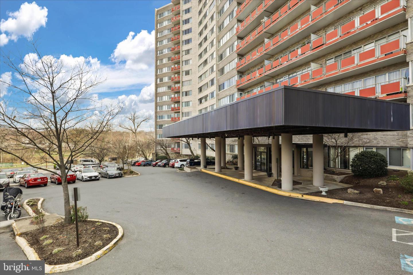5340 Holmes Run Pkwy #904 Property Photo 3