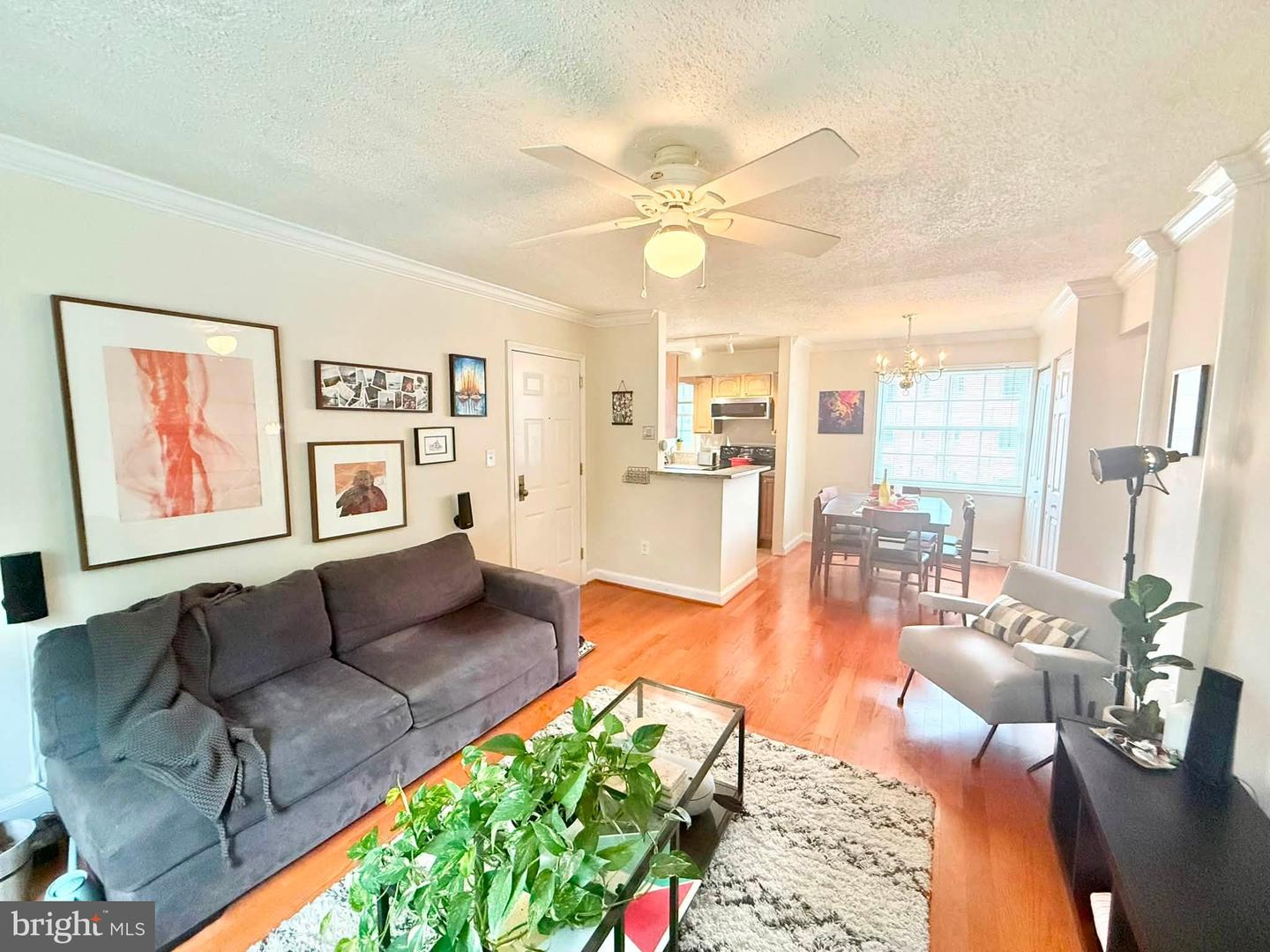 1616 W Abingdon Dr W #202 Property Photo 2
