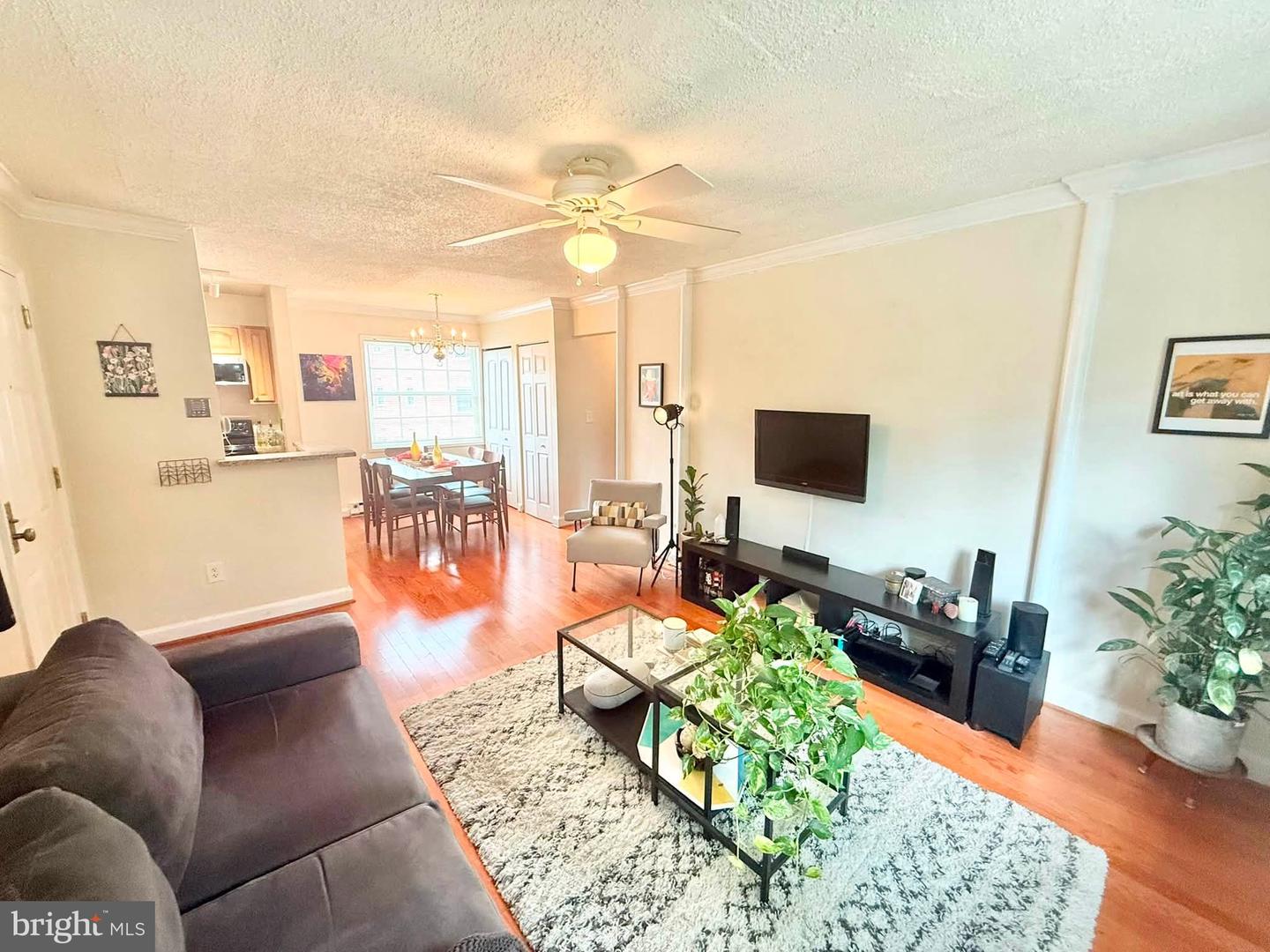 1616 W Abingdon Dr W #202 Property Photo 4