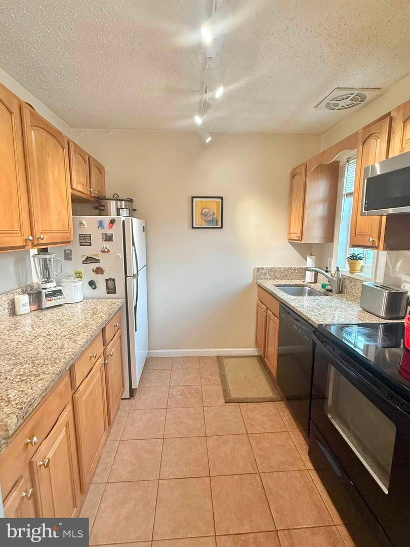 1616 W Abingdon Dr W #202 Property Photo 10