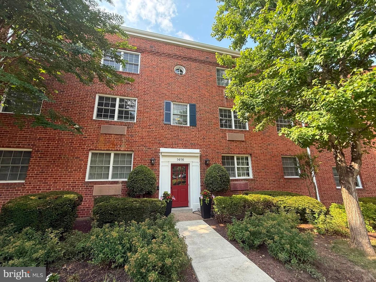 1616 W Abingdon Dr W #202 Property Photo 14