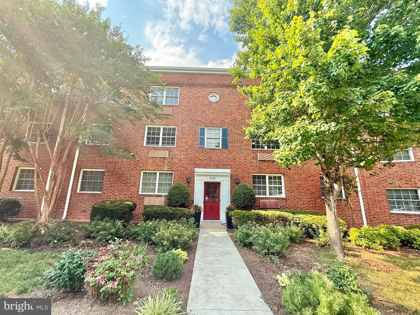 1616 W Abingdon Dr W #202 Property Photo 15