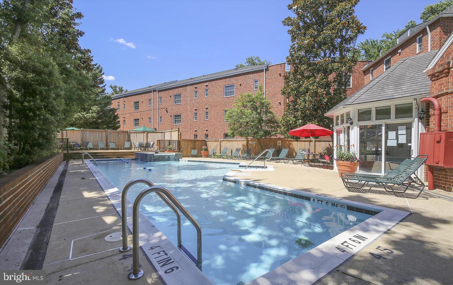 1616 W Abingdon Dr W #202 Property Photo 17