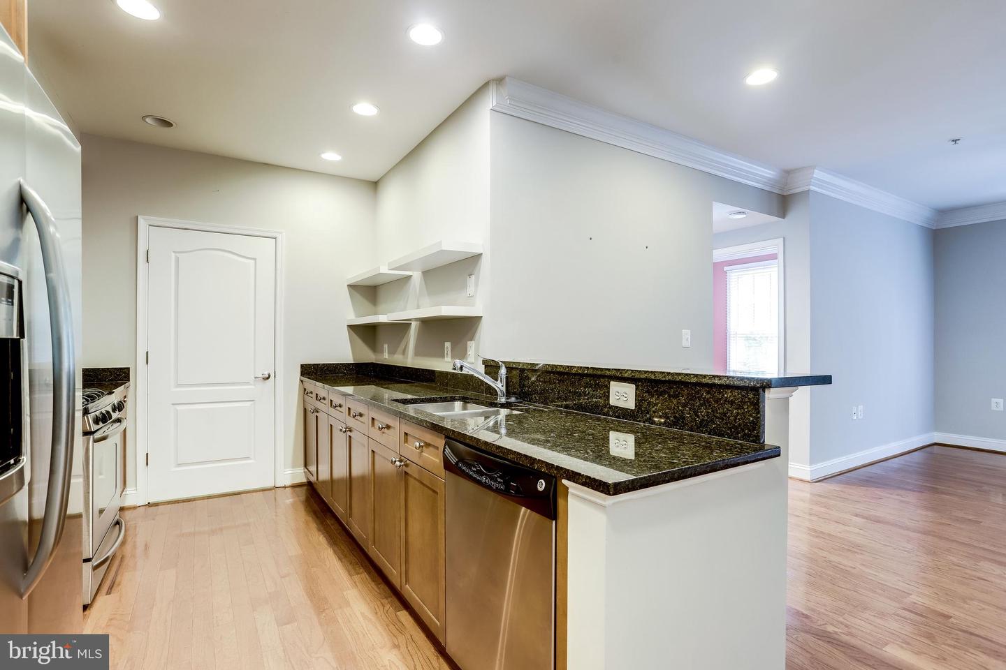1115 Cameron St #208 Property Photo 4
