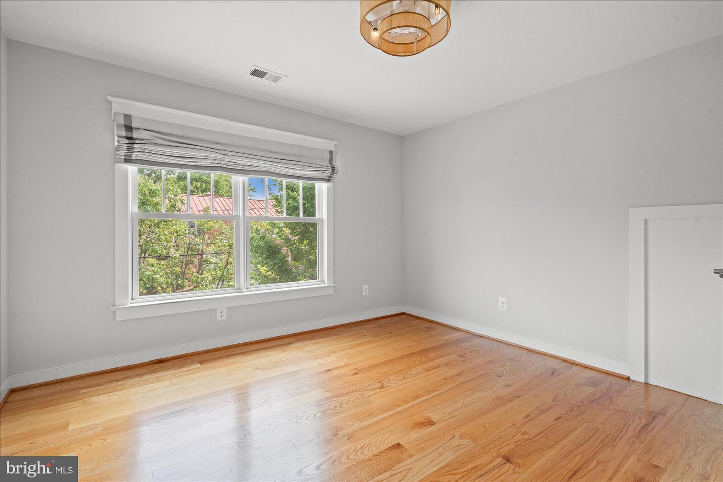 508 E Custis Ave Property Photo 37