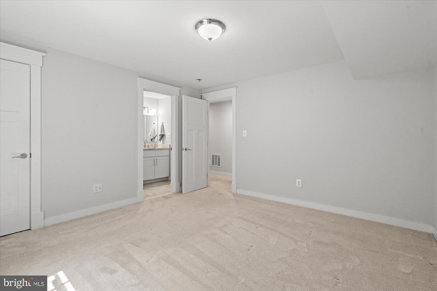 508 E Custis Ave Property Photo 55