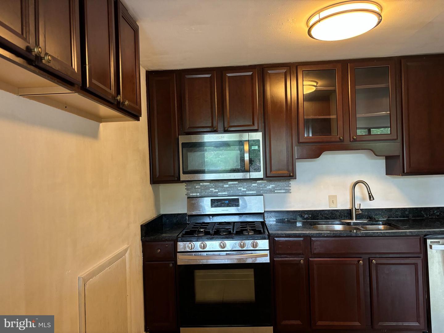 525 N Armistead St N #302 Property Photo 10