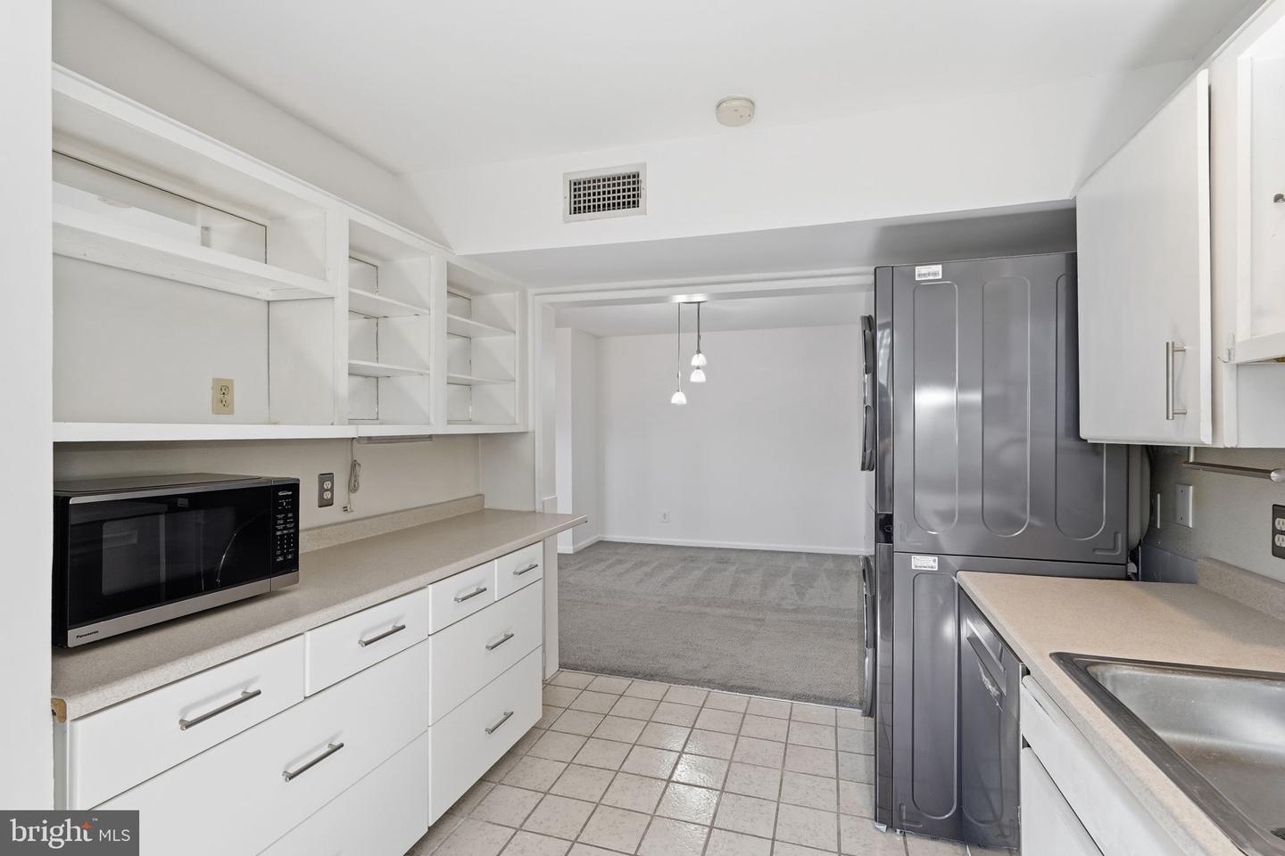 55 Skyhill Rd #202 Property Photo 10