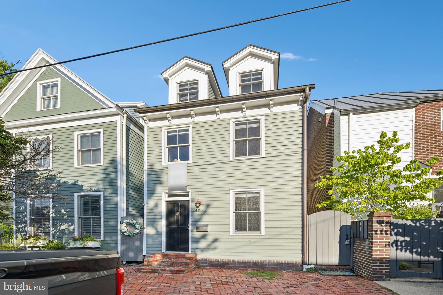 426 N Alfred St Property Photo 4