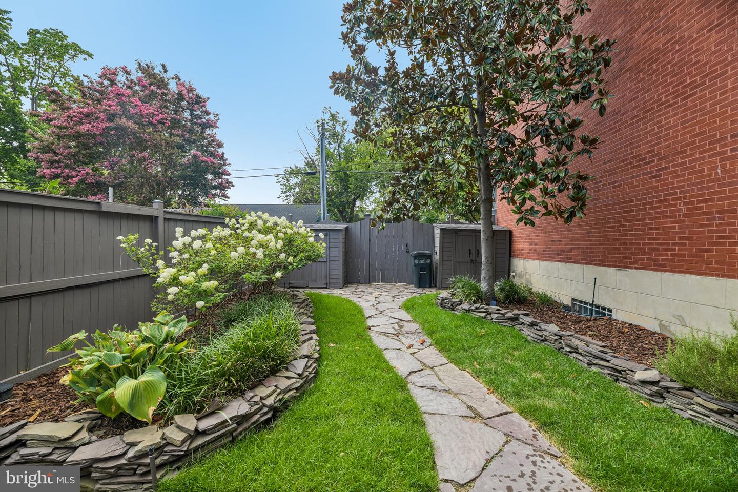 426 N Alfred St Property Photo 23