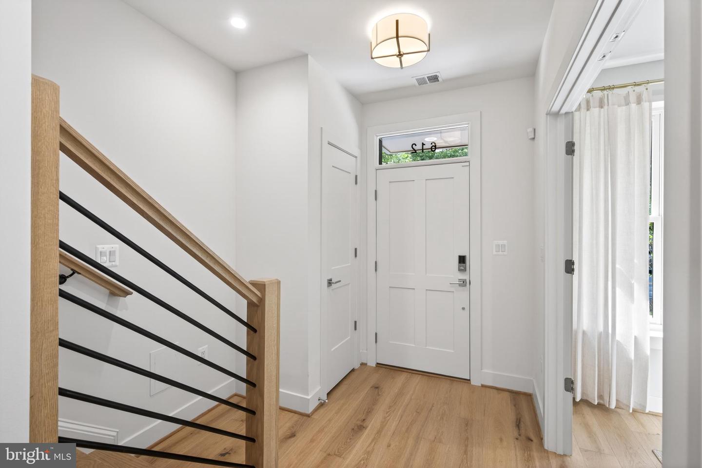 608 S Alfred St Property Photo 3