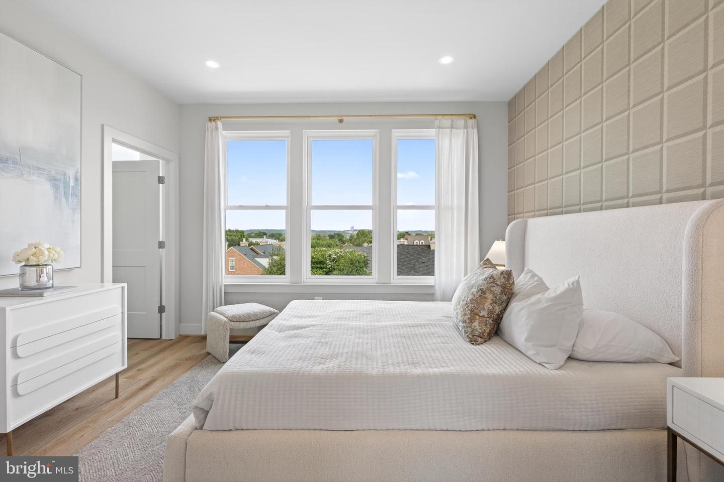 608 S Alfred St Property Photo 35