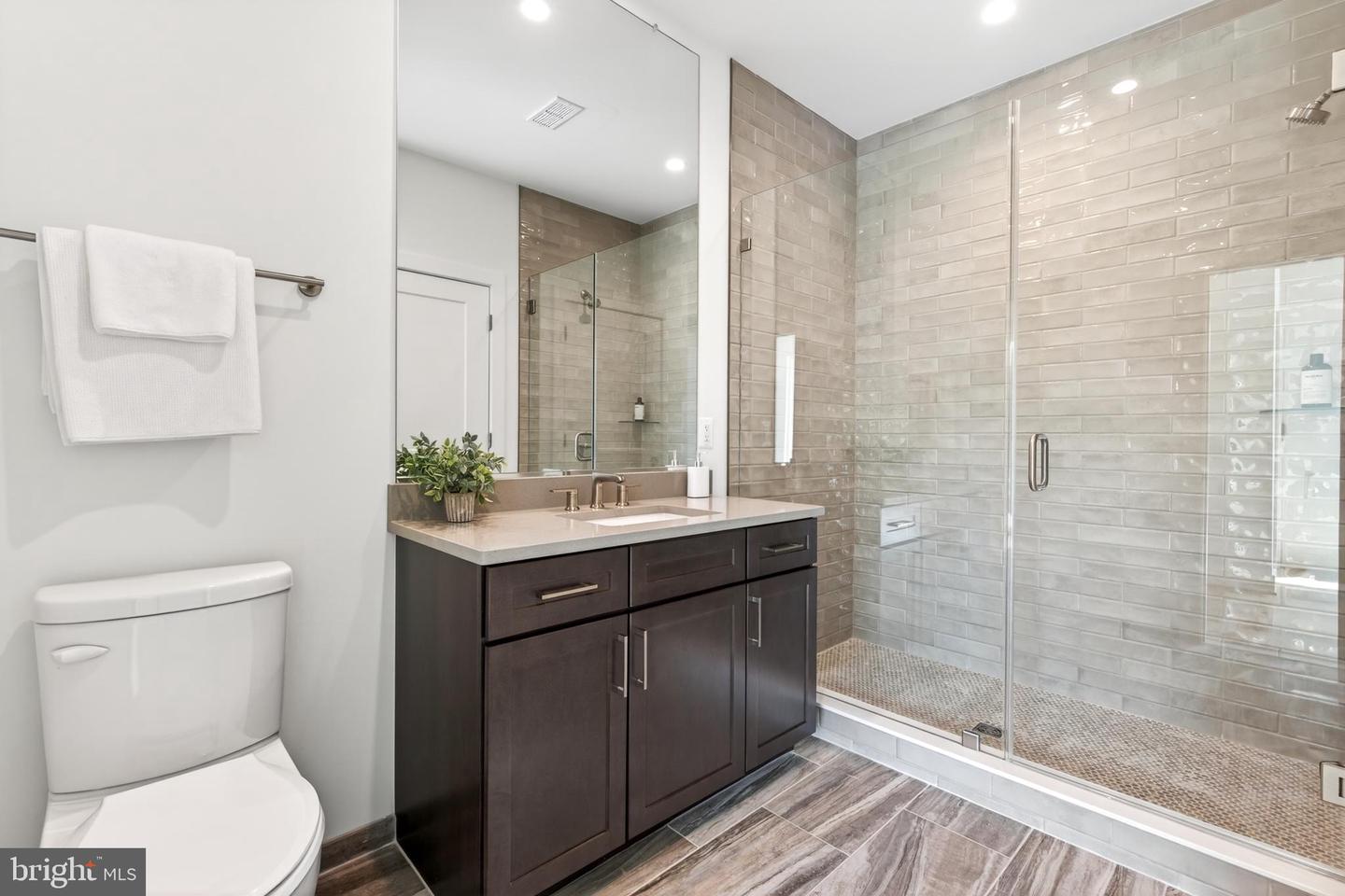 608 S Alfred St Property Photo 37