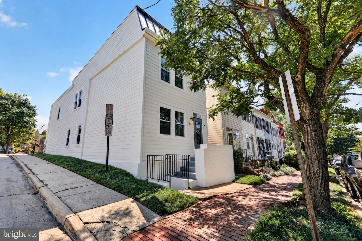 310 S Alfred St Property Photo 1