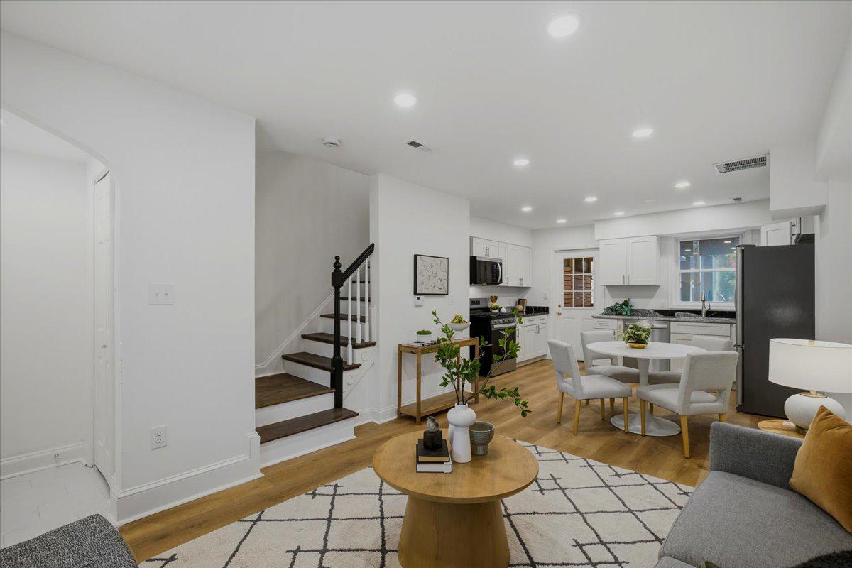 109 Clifford Ave Property Photo 1