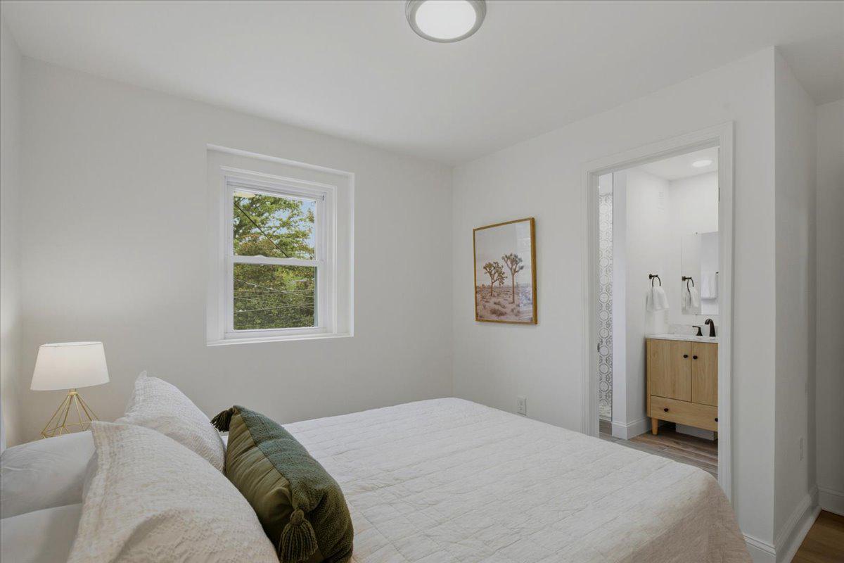 109 Clifford Ave Property Photo 4