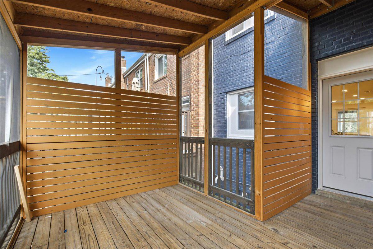 109 Clifford Ave Property Photo 6