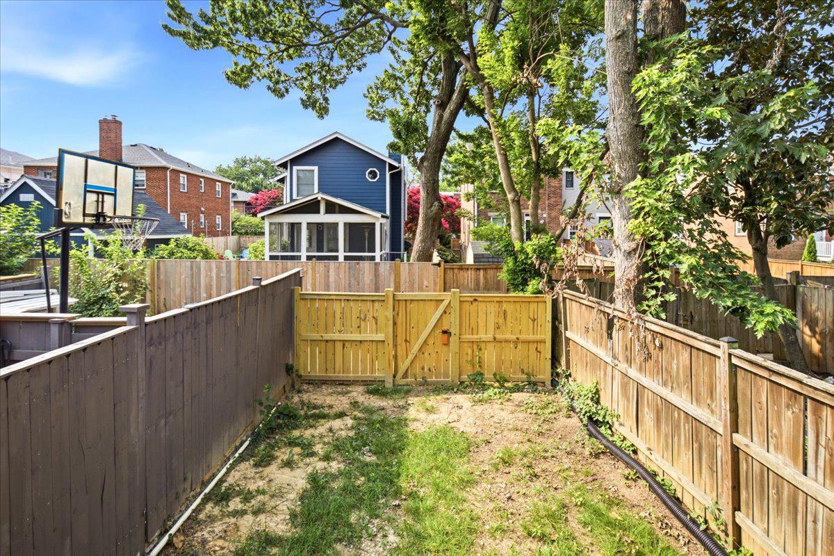 109 Clifford Ave Property Photo 7