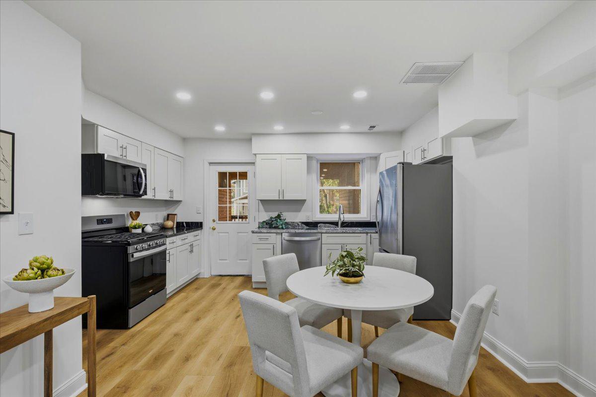109 Clifford Ave Property Photo 8