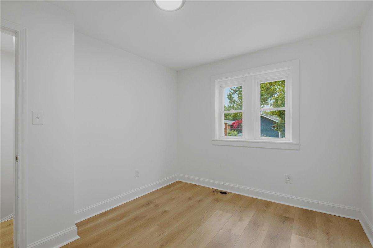 109 Clifford Ave Property Photo 14