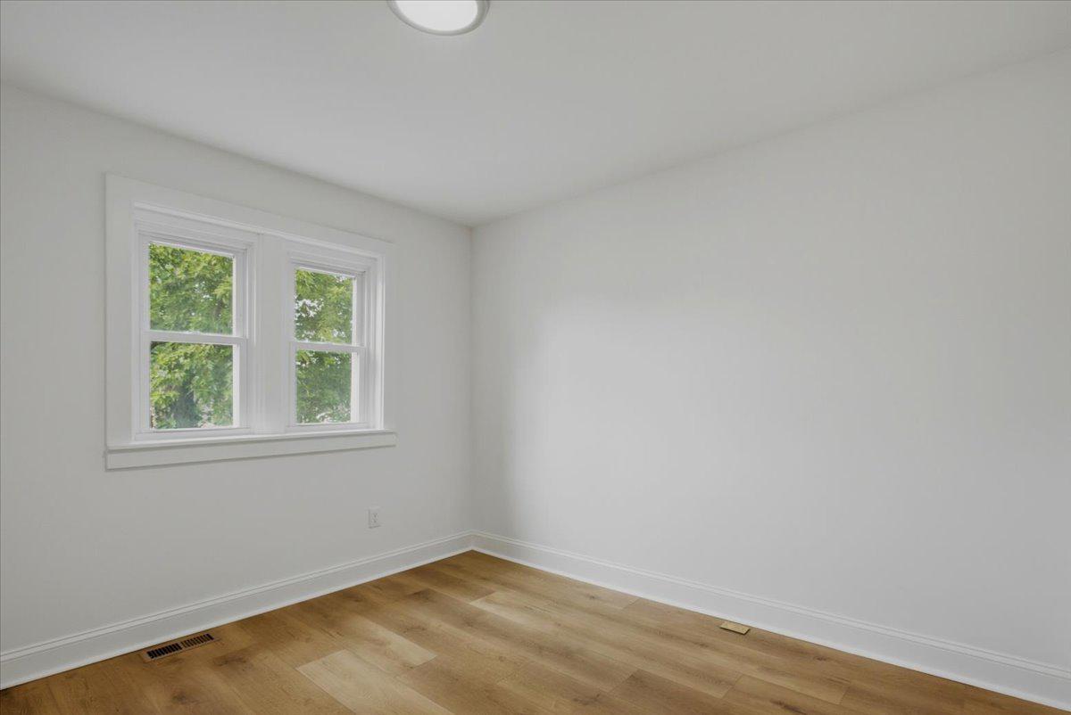 109 Clifford Ave Property Photo 15