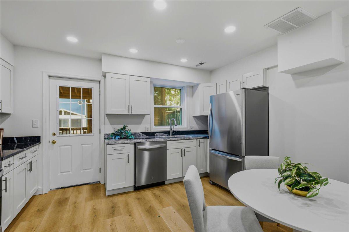 109 Clifford Ave Property Photo 16