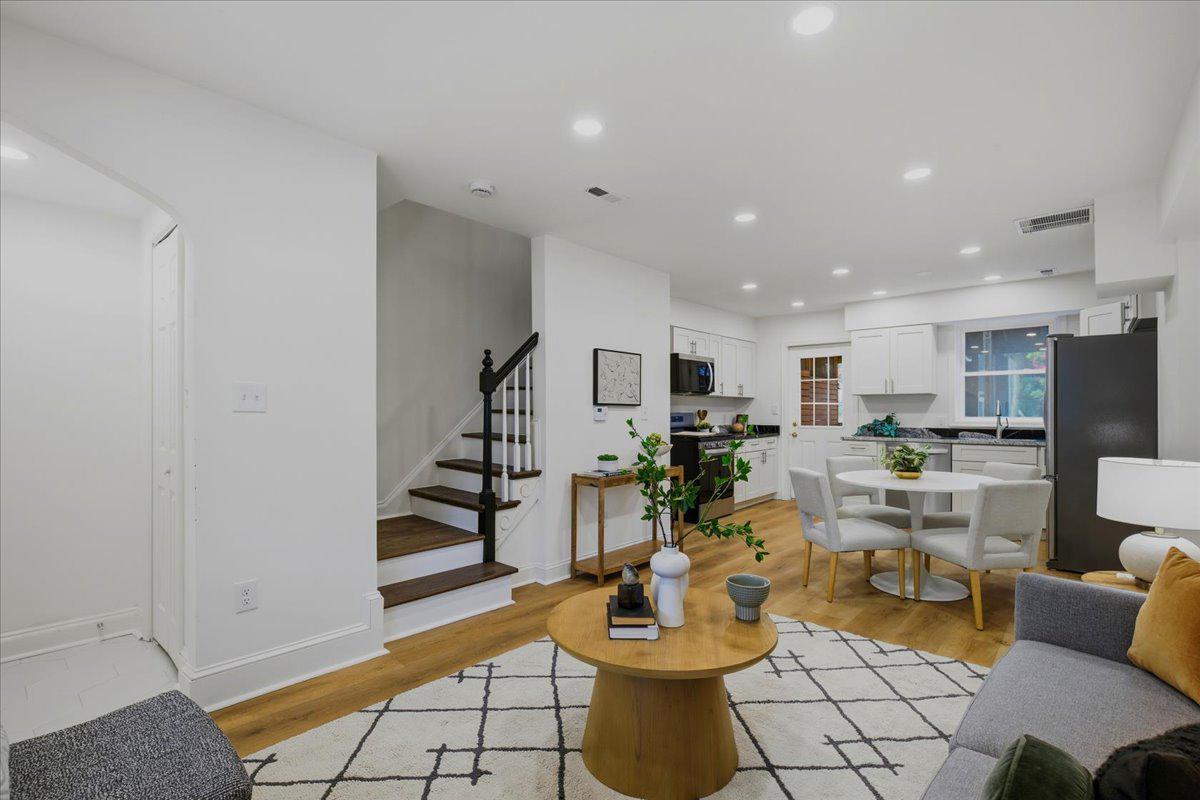 109 Clifford Ave Property Photo 22