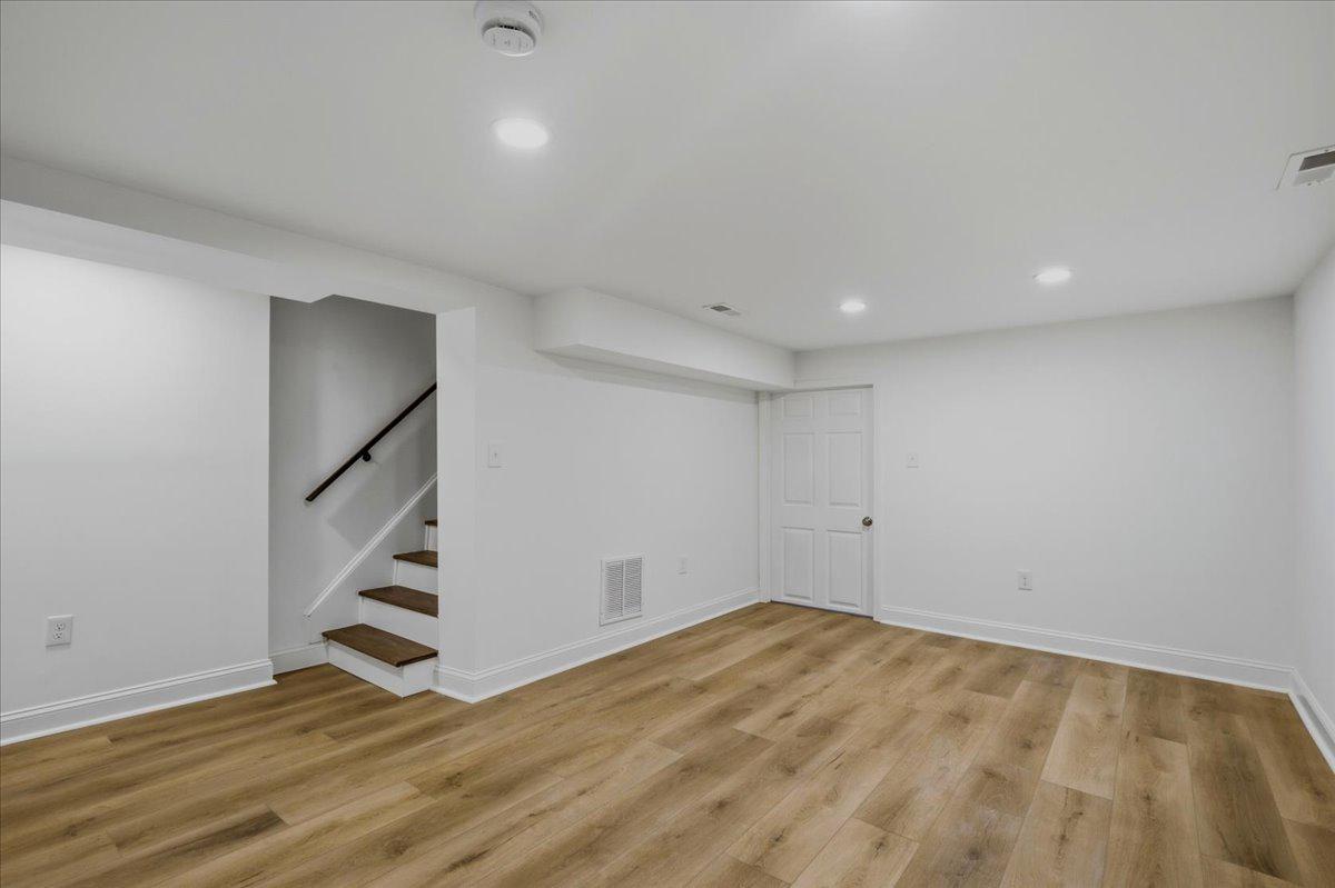 109 Clifford Ave Property Photo 23