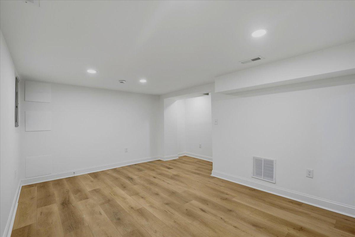 109 Clifford Ave Property Photo 24
