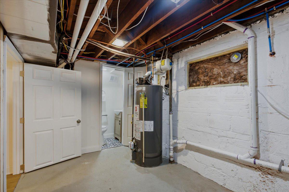 109 Clifford Ave Property Photo 27