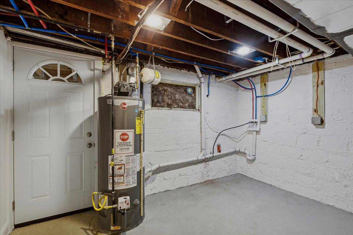 109 Clifford Ave Property Photo 28