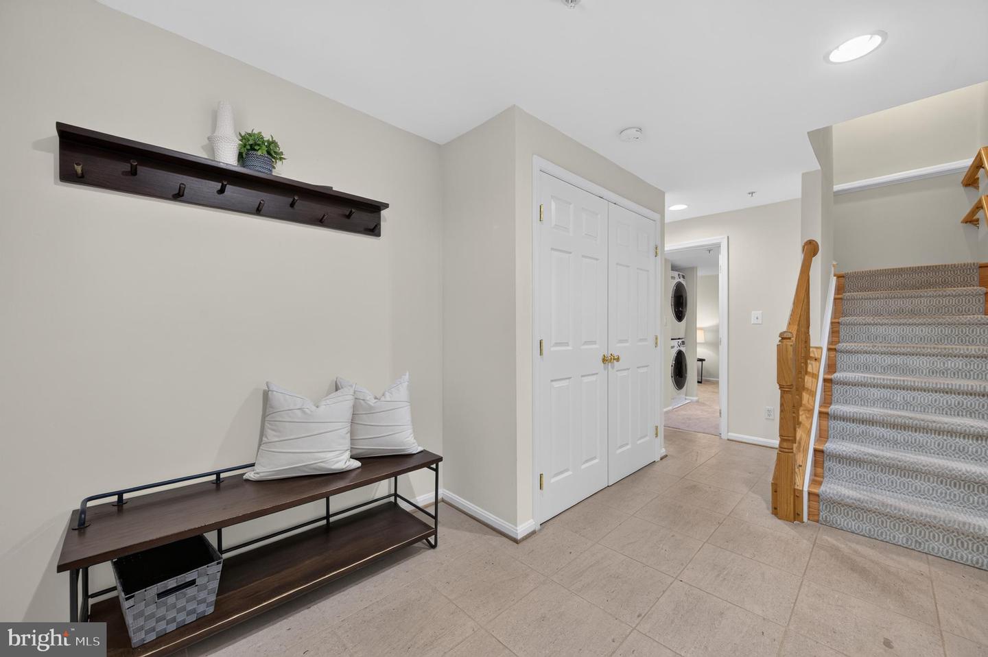 122 Sanborn Pl Property Photo 5