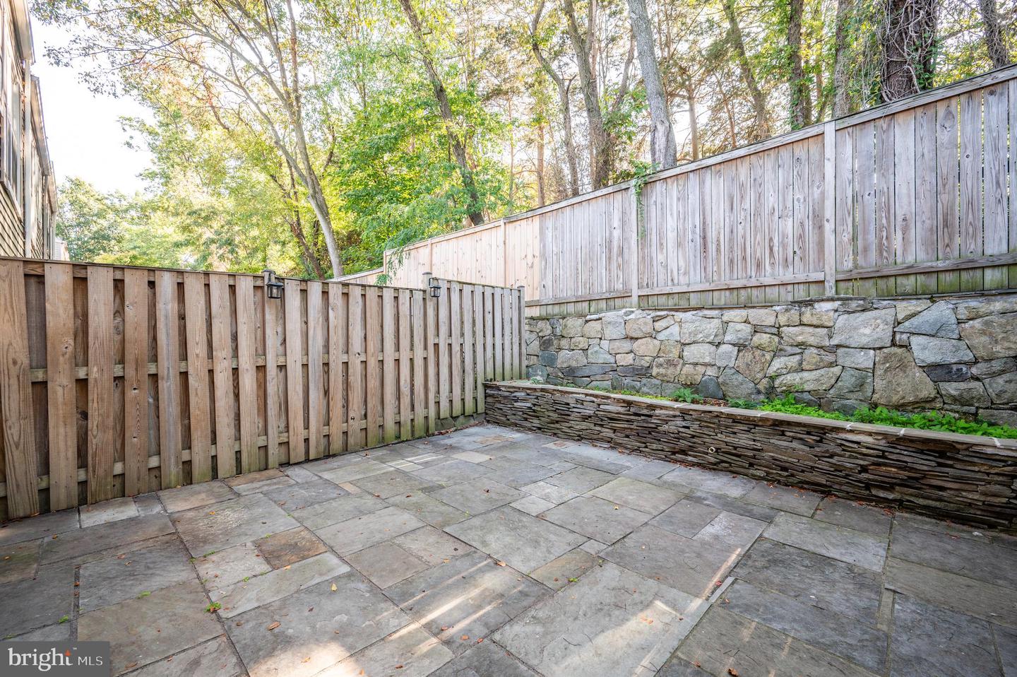 122 Sanborn Pl Property Photo 28