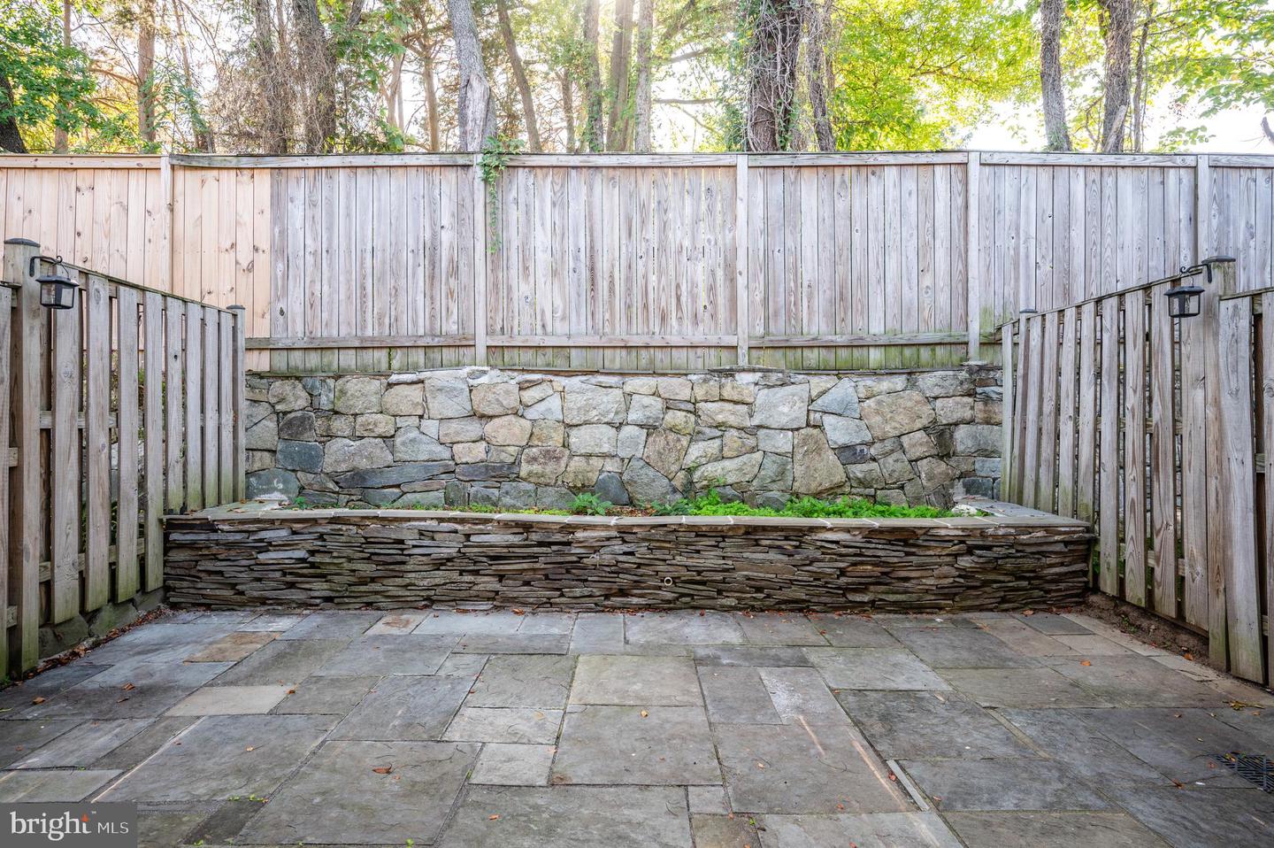 122 Sanborn Pl Property Photo 29