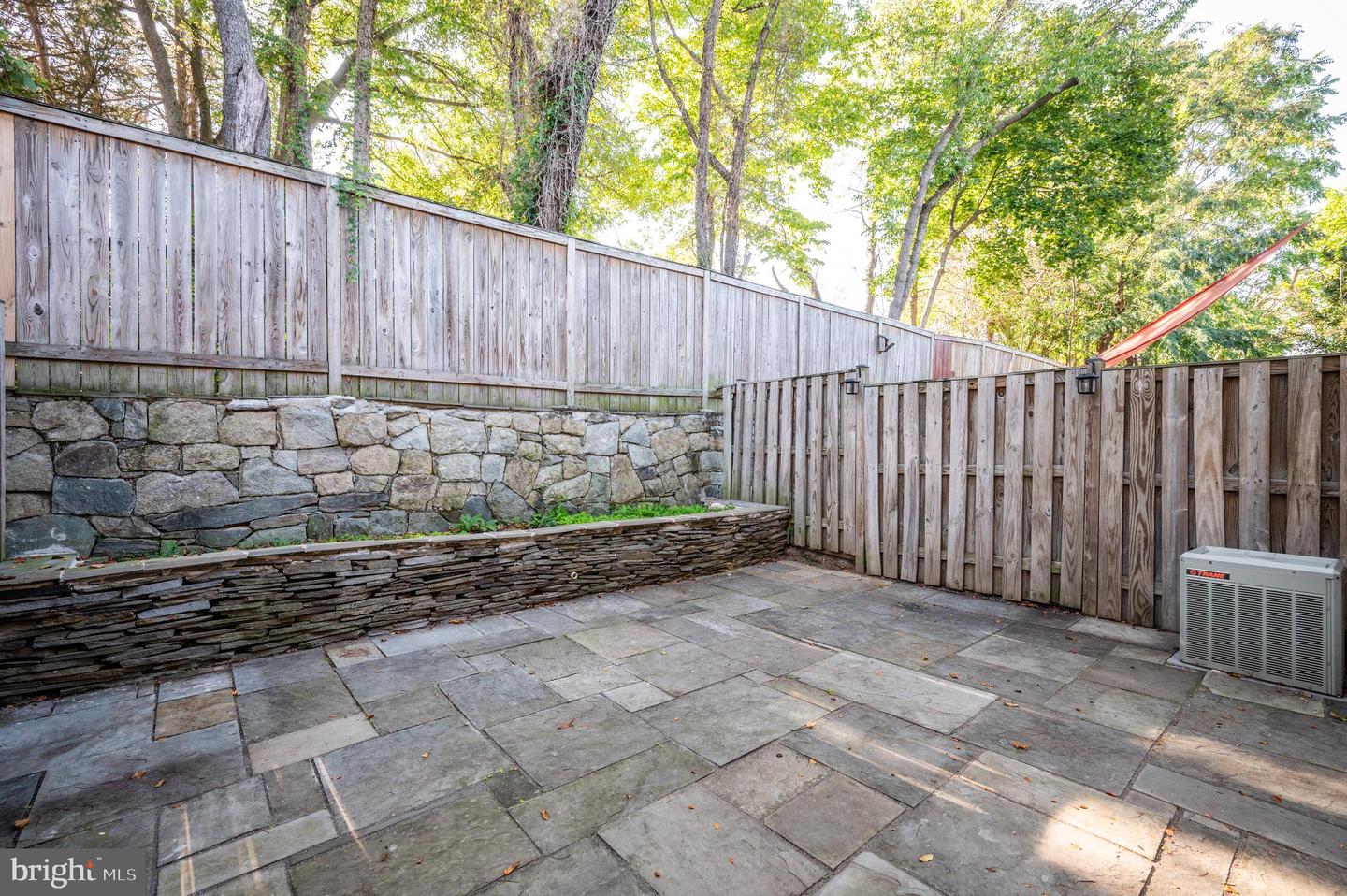 122 Sanborn Pl Property Photo 30