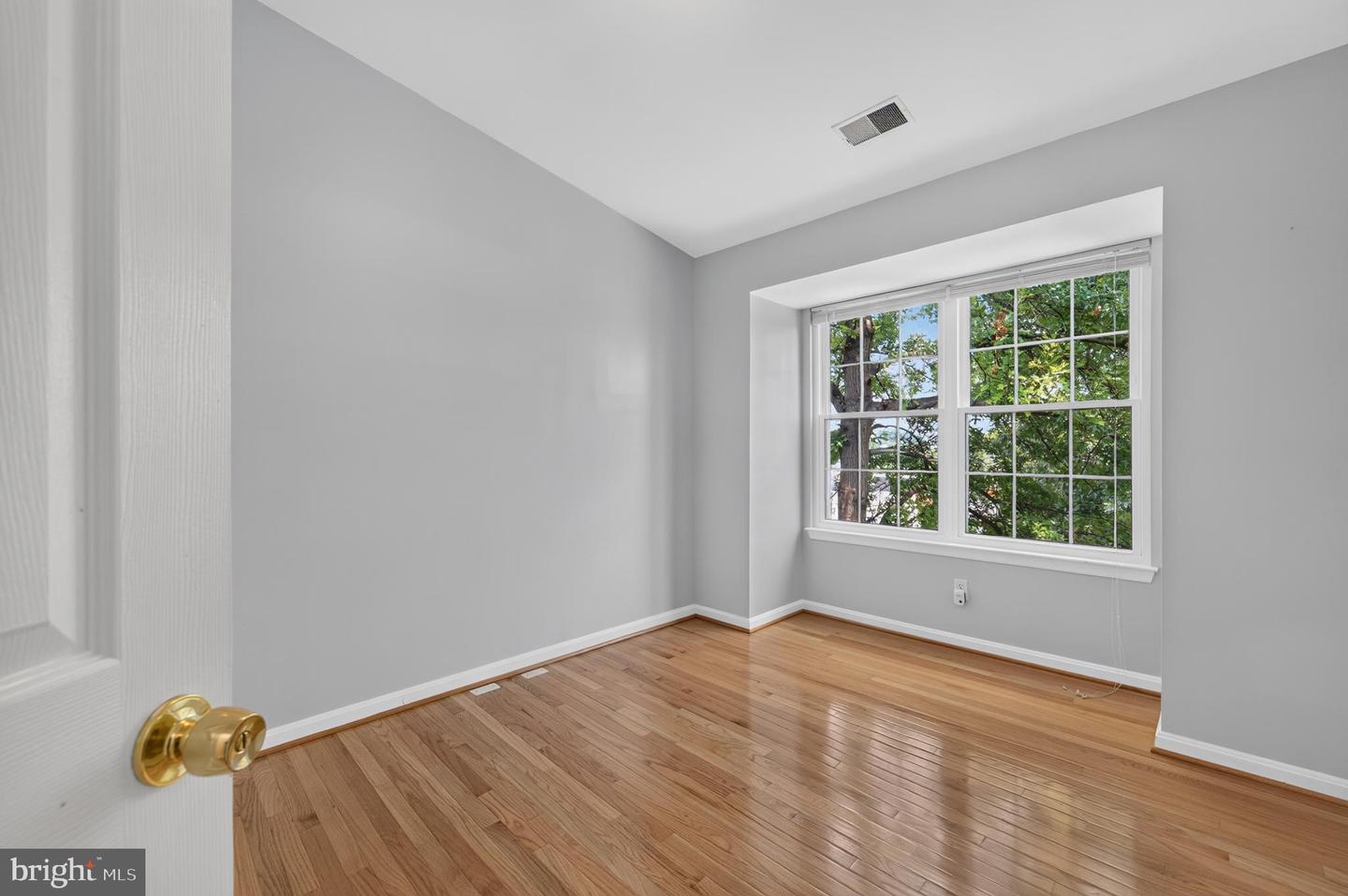 122 Sanborn Pl Property Photo 38