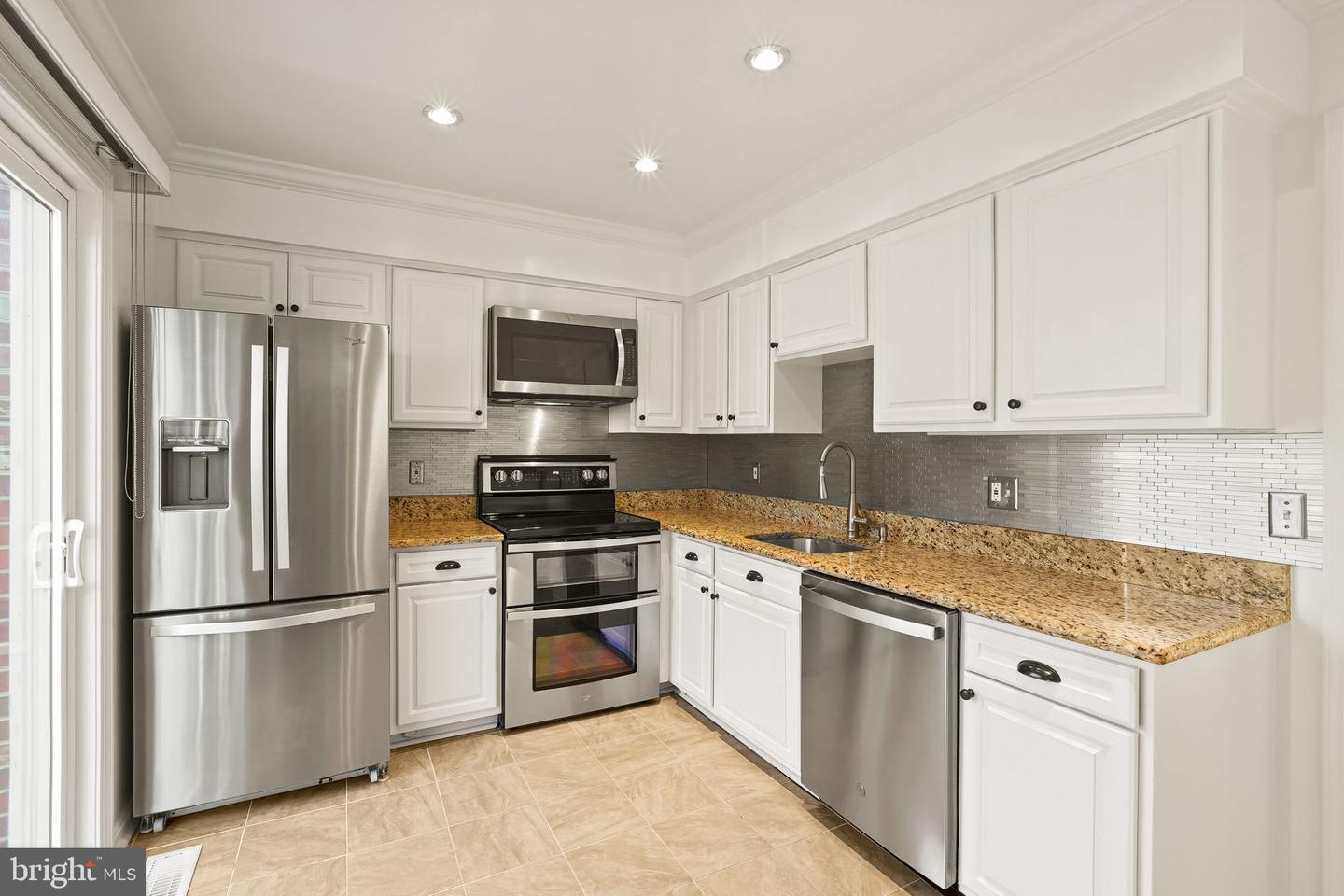 3848 Brighton Ct Property Photo 11