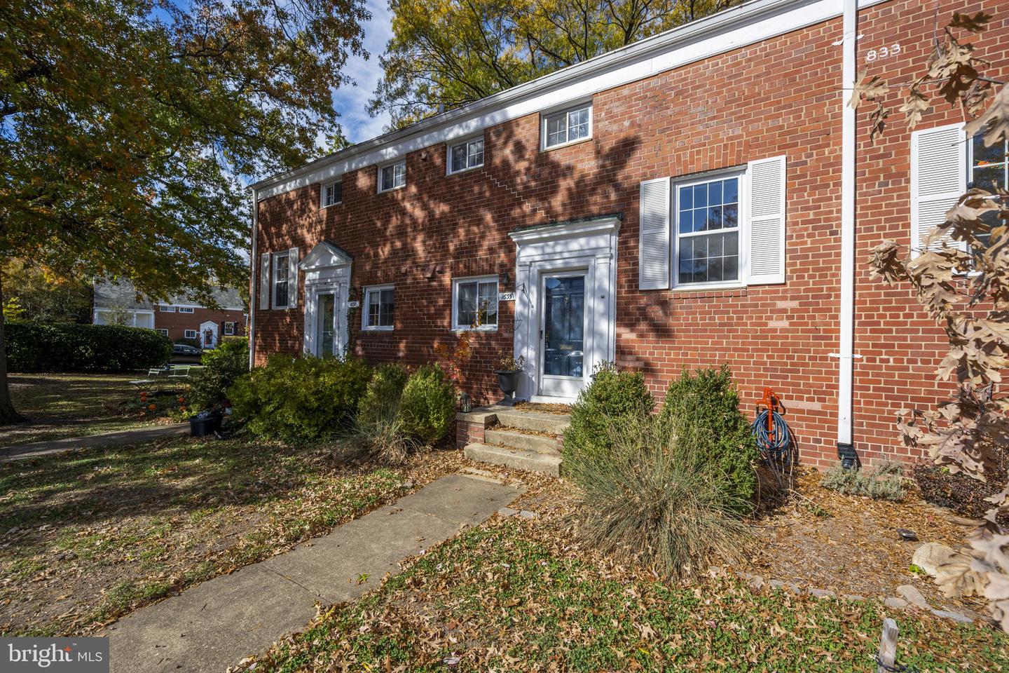 1635 RIPON PL Property Photo 1