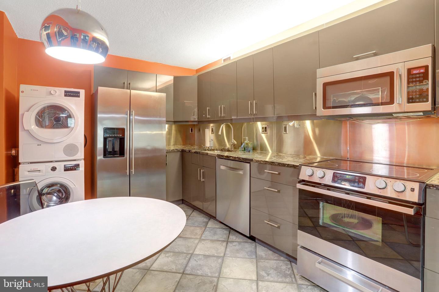 309 Yoakum Pkwy #616 Property Photo 16